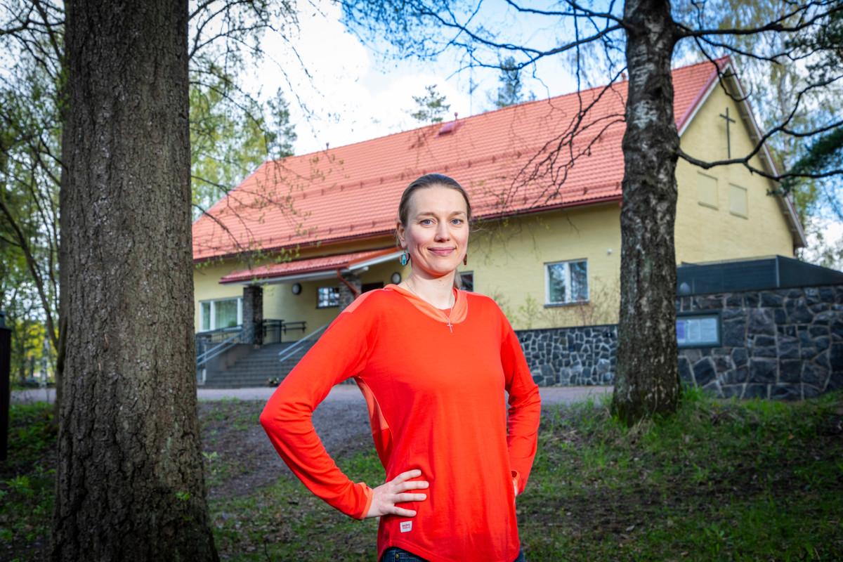 – Päivärippikoulu on monesti pidetty takanani näkyvässä Malminkartanon kappelissa, kertoo Kannelmäen seurakunnan nuorisotyönohjaaja Kaija Aalto. Nyt kappelilla on entistä enemmän käyttöä, kun kirkko on remontissa.