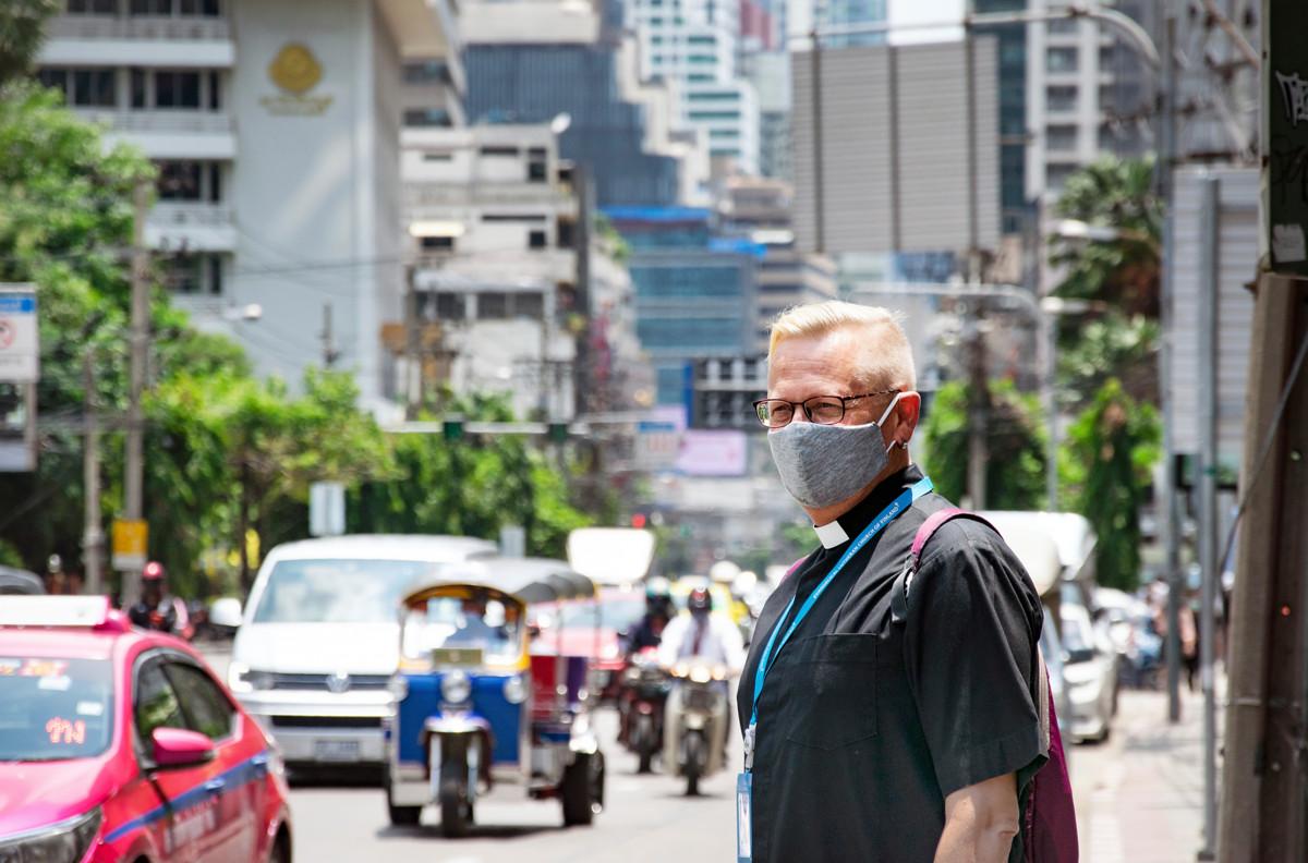 Siirtolais- ja turistipappi Jyrki Markkanen on asunut Bangkokissa 23 vuotta.