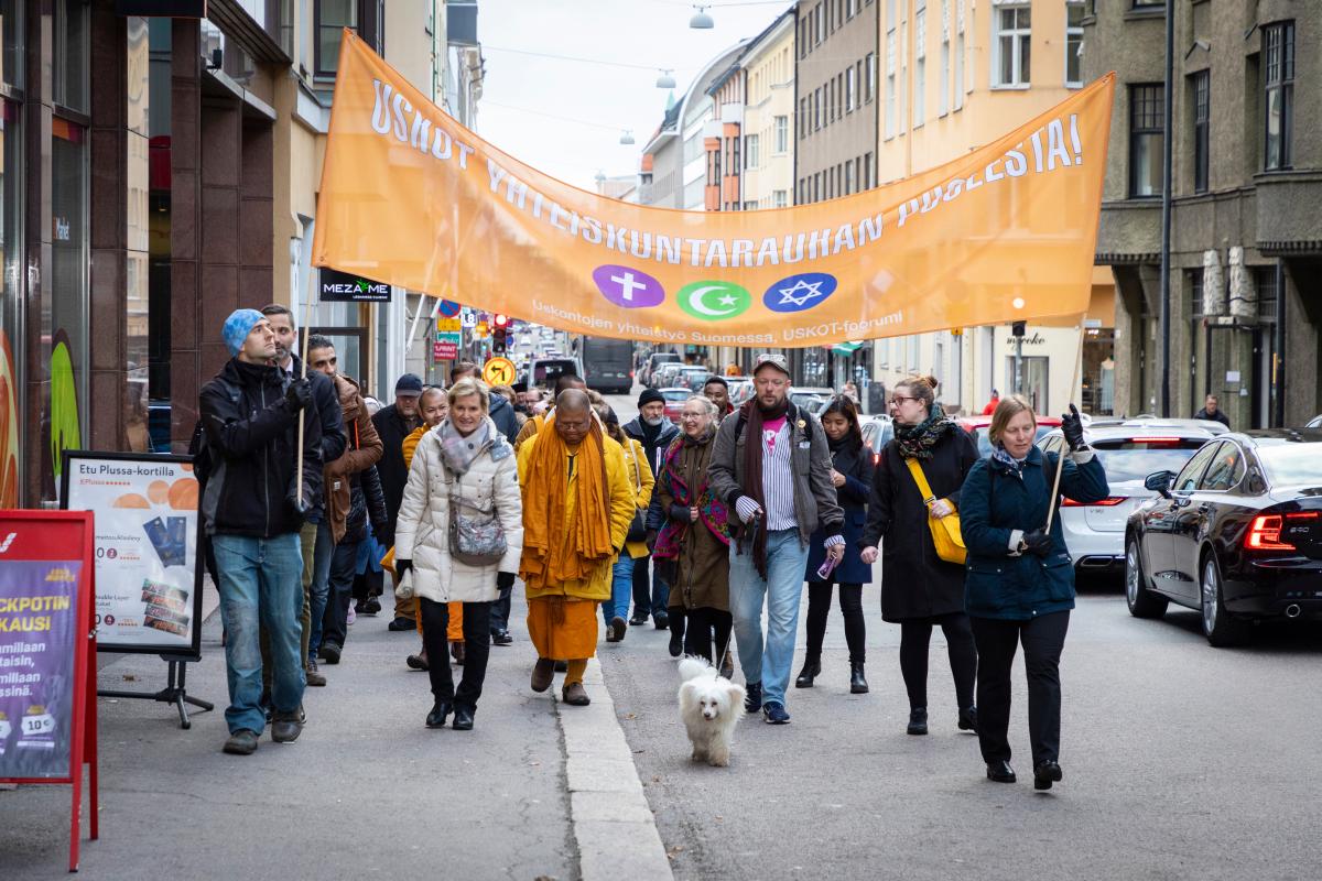 USKOT-foorumin rauhankävely lokakuussa 2019 kokosi eri uskontoja yhteen.