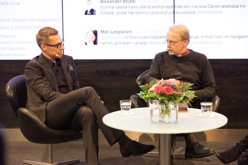 Pääministeri Alexander Stubb ja arkkipiispa Kari Mäkinen näkivät kirkon tuovan turvallisuutta ihmisten elämään.