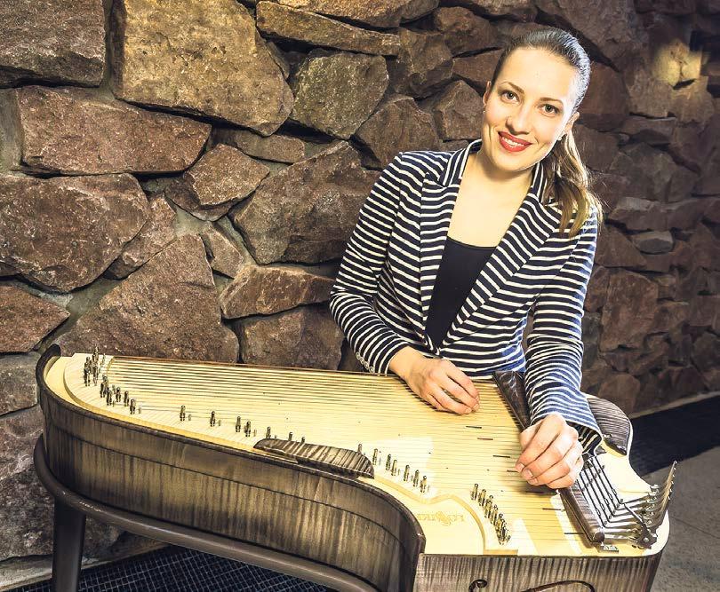 Päivi Ollikainen on Ida Elina -taiteilijanimellä esiintyvä muusikko ja kanteleensoittaja.