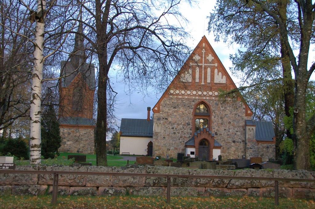 Pyhän Laurin kirkon ja kellotapulin kunnostustöihin on arvioitu kuluvan 2,5 miljoonaa euroa.
