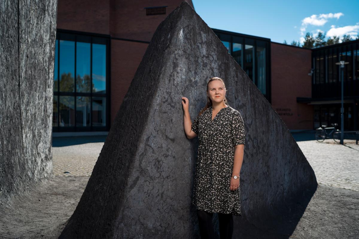 Laura Kallatsan tutkimuksessa selvisi, että kummallakin puolella kiistaa käytetään argumentteja, joita toinen puolue ei käytä. Vain vihkimiseen myönteisesti suhtautuvat papit vetoavat juridisiin argumentteihin ja vain kielteisesti suhtautuvat vetoavat avioliiton olemukseen.