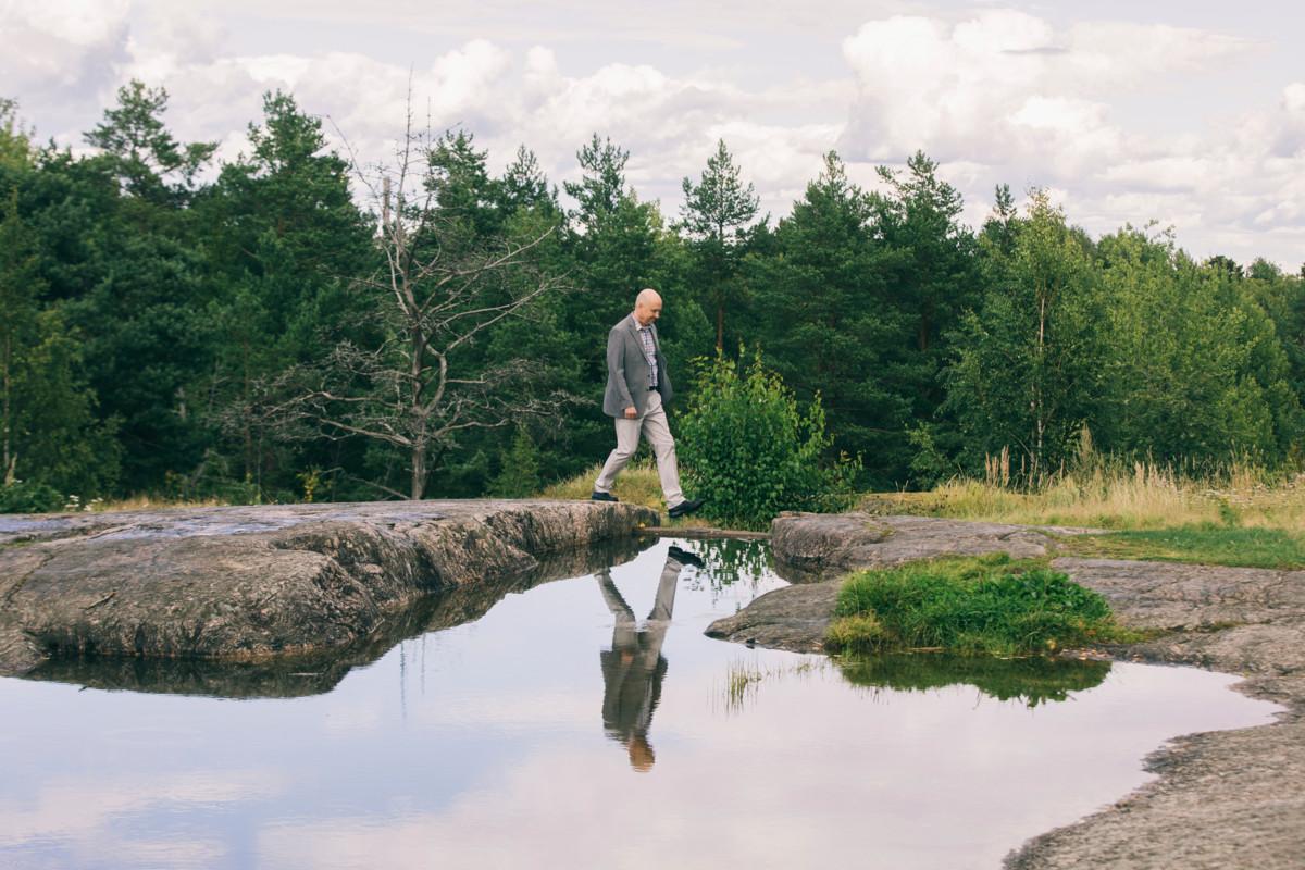 ”Intiassa monet teologit yrittävät tietoisesti nähdä hindulaisuuden piirissä hyvän tahdon ihmisiä”, Jyri Komulainen kertoo. Hänestä se on hieno asenne.