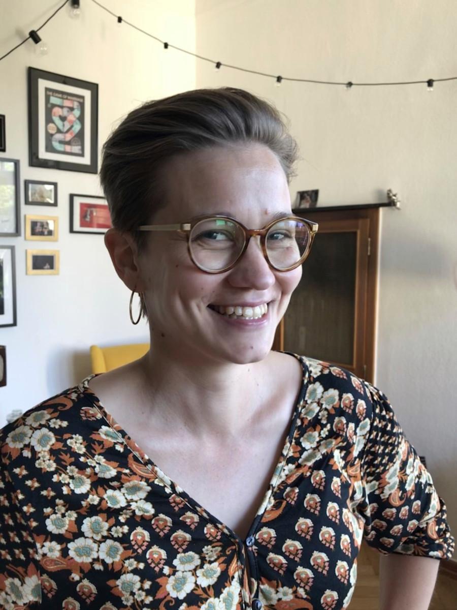 Leena Julin on teologi, kirkkomuusikko ja pappi.