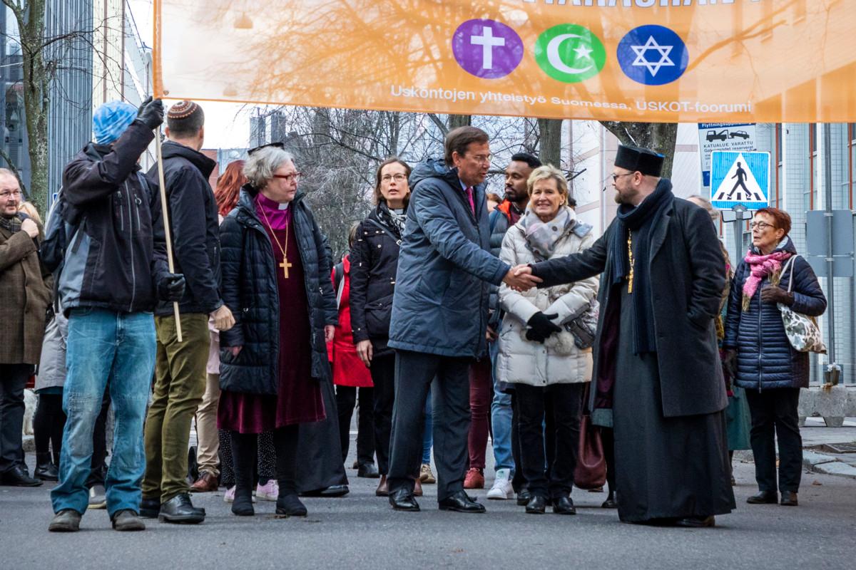 Helsingissä järjestettiin YK:n päivänä vuonna 2019 Uskontojen yhteinen rauhankävely.