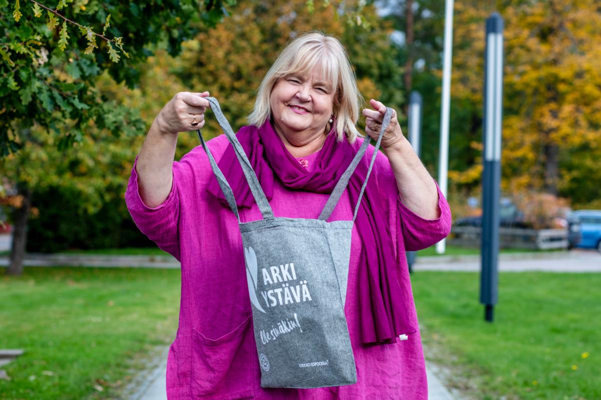 Tiina Hietaniemen mukaan arkiystävätoiminta on merkityksellistä, sillä Espoossa on paljon yksinäisyyttä.