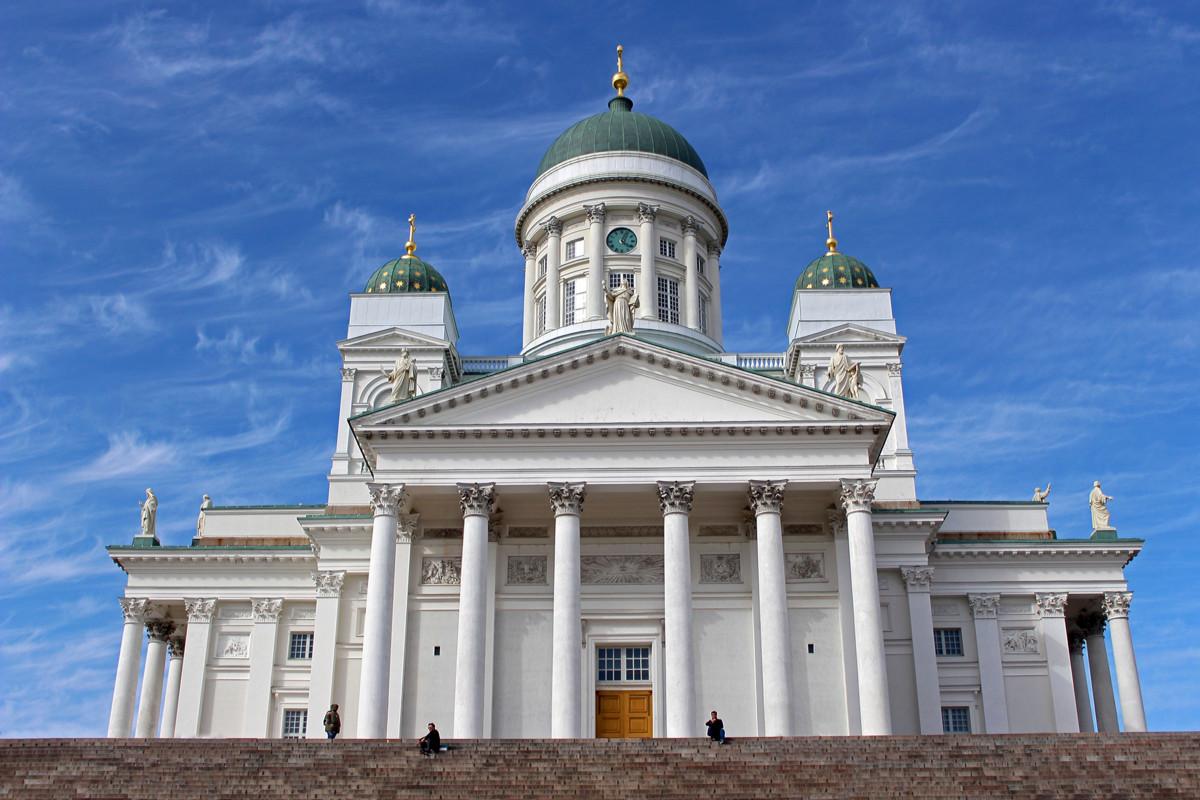 Helsingin tuomiokirkon vapaaehtoinen vierailumaksu ei koske jumalanpalveluselämää, konsertteja tai muuta seurakuntaelämää.