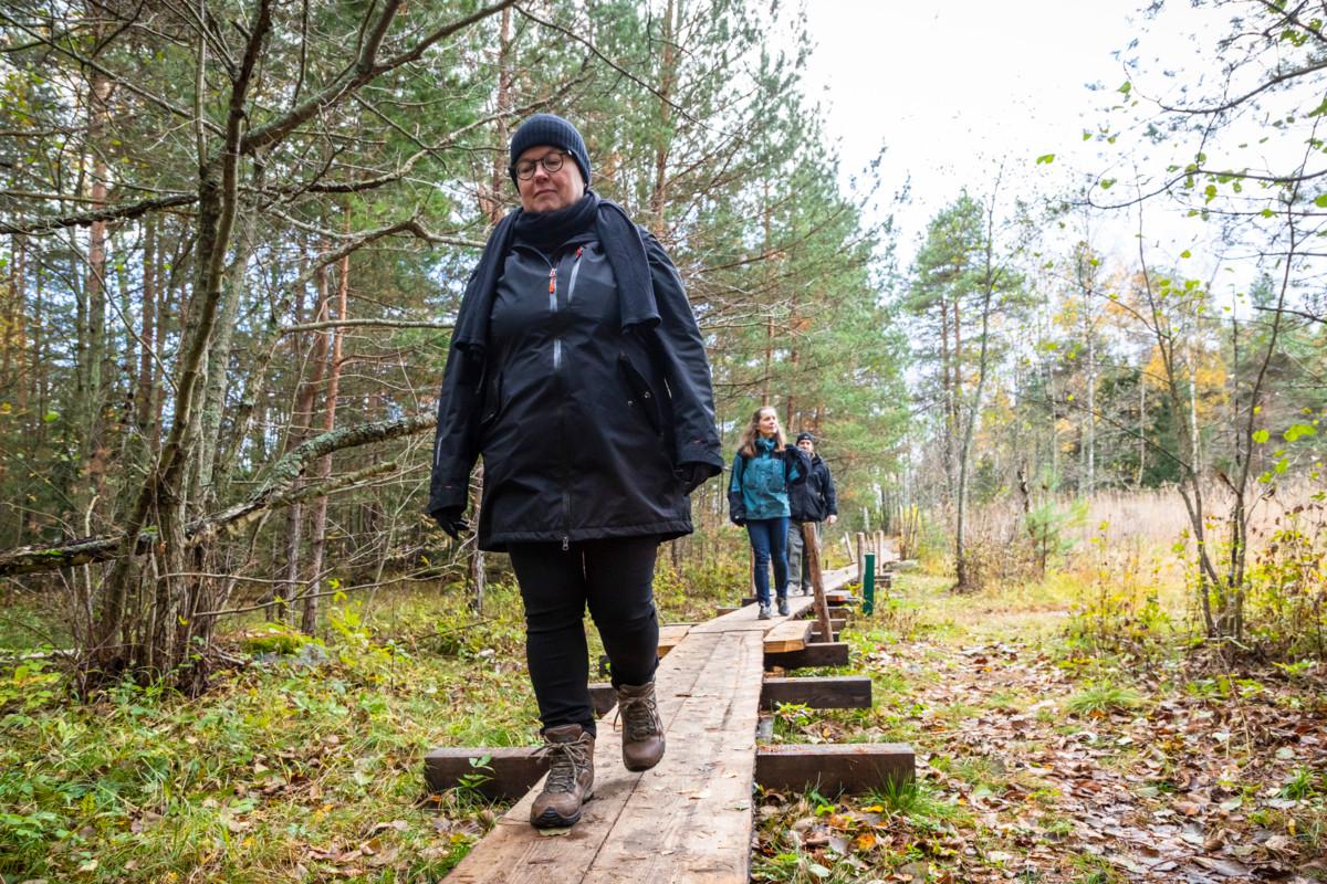 – Pyhiinvaelluksella saa kulkea sen luottamuksen varassa, että sinua johdatetaan, sanoo kokenut pyhiinvaellusohjaaja Lea Purhonen.