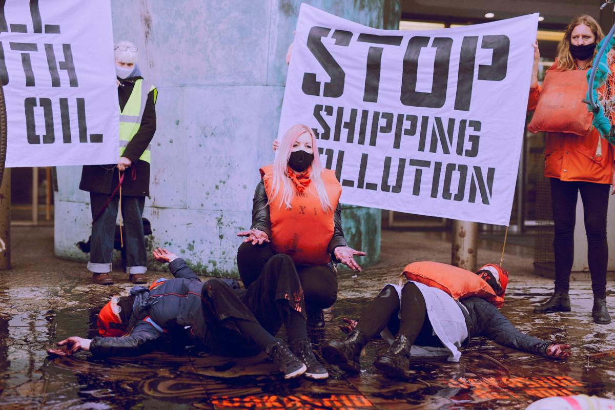 Extinction Rebellion -liikkeen aktivistit protestoivat öljyteollisuutta vastaan. Kuva: Henry Morgan/Extinction Rebellion