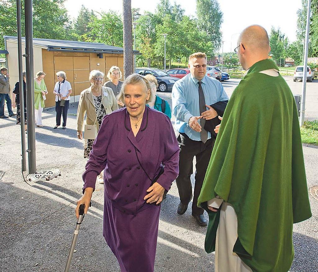 Kirkkoherra Janne Silvast toivotti seurakuntalaiset tervetulleiksi messuun Ilolan seurakuntakotiin viime sunnuntaina.
