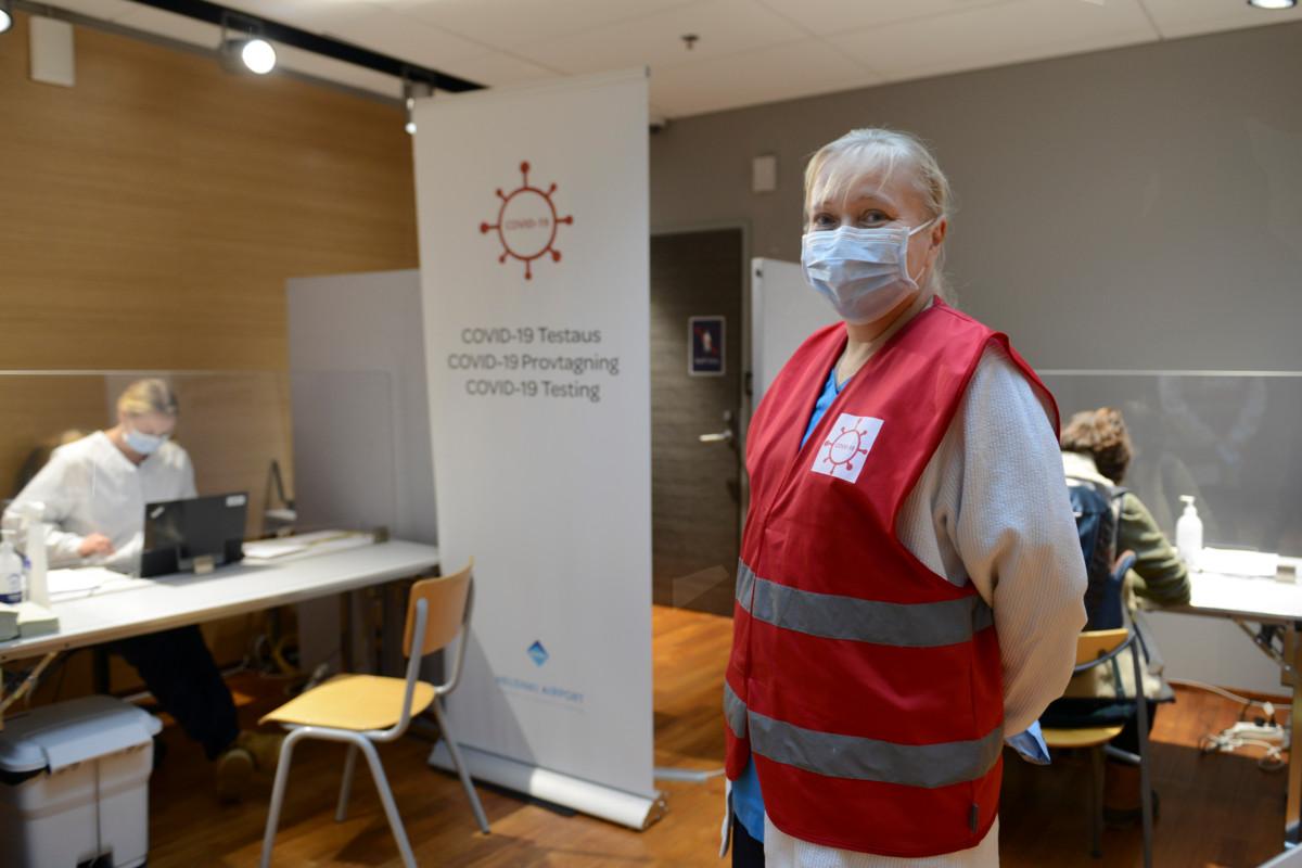 Vantaalaisen Milla Toivosen lomautus Norralta päättyy vuoden vaihteessa. Hän toivoo pääsevänsä sen jälkeen taas lentämään. ”Entisiä lentäviä työntekijöitä työskentelee koronatestauspisteessä paljon”, Toivonen kertoo.