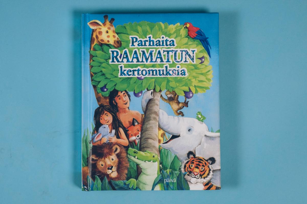 Parhaita Raamatun kertomuksia. Charlotte Thoroe, kuvitus Gill Guile. Päivä. Äidin mielestä kauniit kuvat. 2-vuotias näki leijonan kannessa eikä tykännyt siitä. Sen sijaan sisältö oli 2-vuotiaan mieleen, erityisesti kertomus kadonneesta lampaasta, koska lammas oli niin söpö. ”Tässä on hienoja kuvia ja kimalleteksti”, arvioi 4-vuotias.