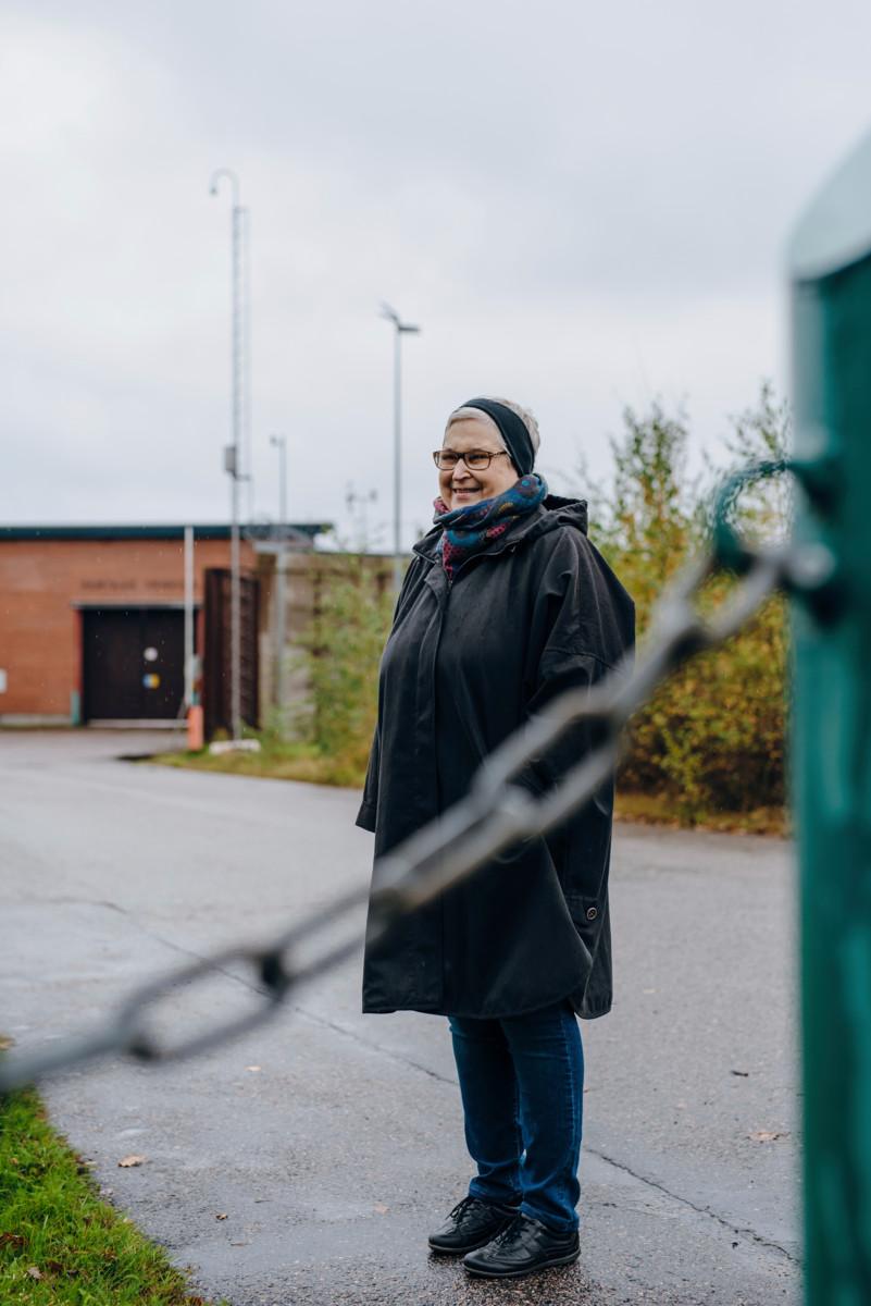 Vantaan seurakuntien päihde- ja kriminaalityön diakonin Eeva Nurmisen mukaan vankien taustat ovat hyvin moninaiset, eikä syrjäytymisestä seuraa automaattisesti rikollisuus.