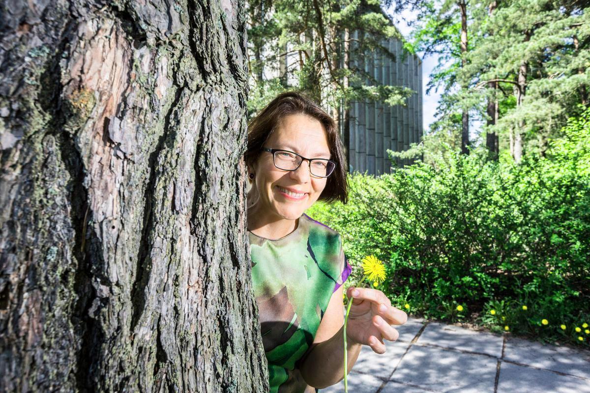 Espoon seurakunnissa on runsaasti konsertteja kesällä. Tapiolan seurakunnan kanttori Liisa Malkamäki on tuottanut Musiikkia puolen päivän aikaan -kesäkonserttien sarjan.