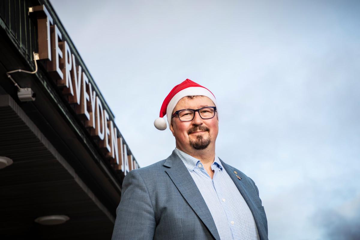 Mika Salminen aikoo itse viettää perinteisen joulun pienessä lähipiirissä.