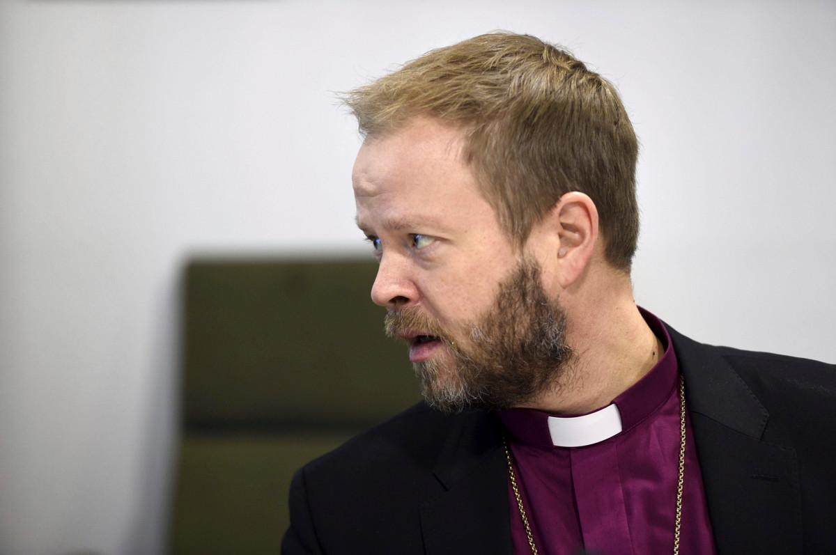 Helsingin hiippakunnan piispa Teemu Laajasalo päätti erota Suomen Lähetysseuran puheenjohtajuudesta, jottei Lähetysseuran toiminnalle aiheudu hankaluuksia.