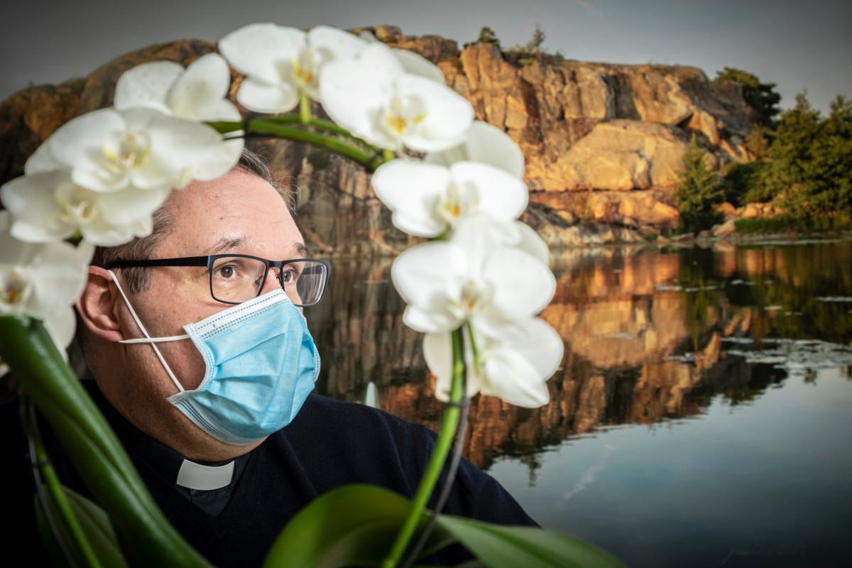 ”Mikä meidän roolimme tässä kaupungissa on? Mikä erottaa meidät muista toimijoista?” kysyy Helsingin seurakuntayhtymän johtaja Juha Rintamäki.