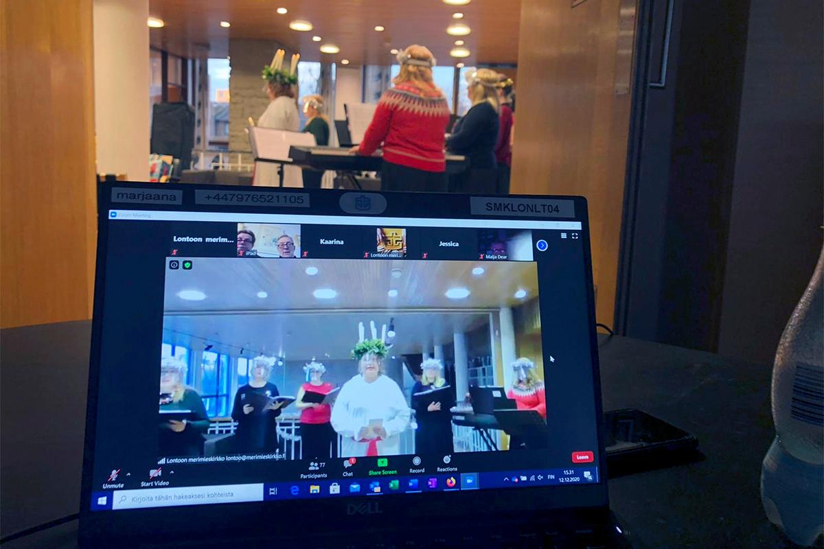 Lontoon merimieskirkko on pyrkinyt luomaan joulutunnelmaa virtuaalisesti Britannian suomalaisväestölle. Merimieskirkolla on iloittu siitä, että tietotekniikan avulla on pystytty tavoittamaan sellaisia ihmisiä, joita toiminta ei yleensä ole tavoittanut.