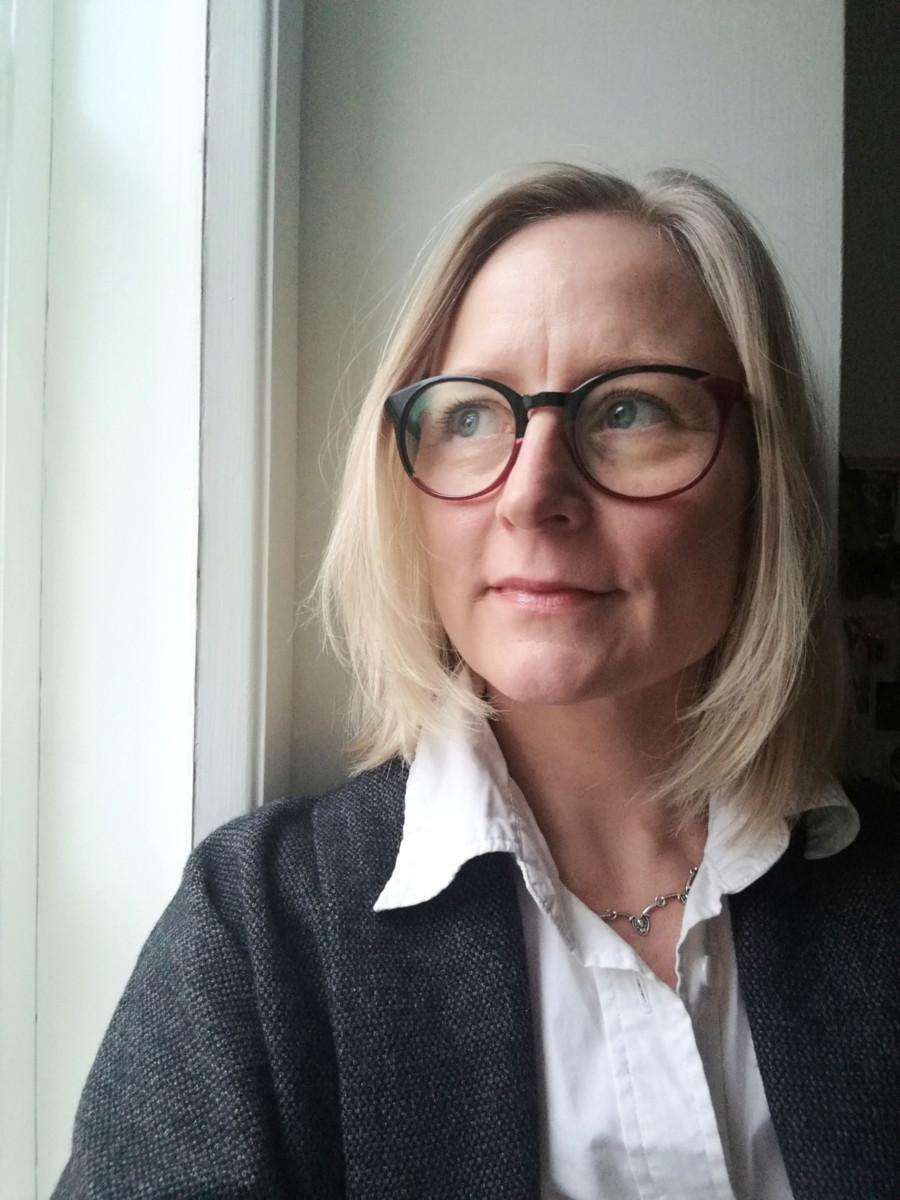 Maija Butters on antropologi, jonka uskontotieteen väitöskirja käsittelee suomalaisten saattohoitopotilaiden elämää.