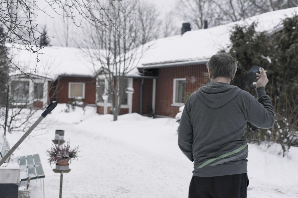 Asukkaat eivät usko, että Neppers pysyy auki enää pitkään: ”Läheiselle pellolle rakennettavien asuntojen arvo laskee, kun puliukot asuvat täällä.” Kuva: Maija Saari