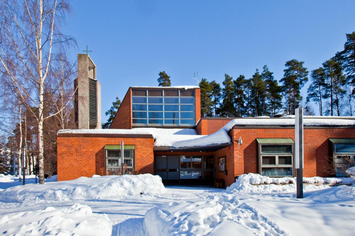 Vuosaaren kirkon kolmessa tilaisuudessa mukana olleella henkilöllä on todettu koronatartunta.