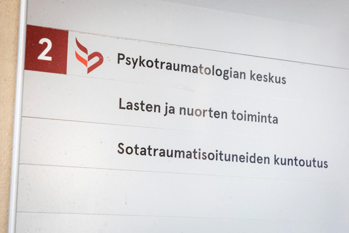 Sotatraumojen kuntoutuskeskuksessa työskentelee mielenterveysammattilaisten lisäksi fysioterapeutti, toimintaterapeutti ja palveluohjaaja.