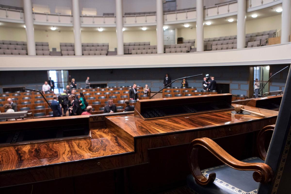 Eduskunta hyväksyi 17.2. täysistunnossa kirkkolain muutoksen, joka mahdollistaa etäkokoukset. Lopullinen hyväksyminen vaatii vielä toisen käsittelyn.