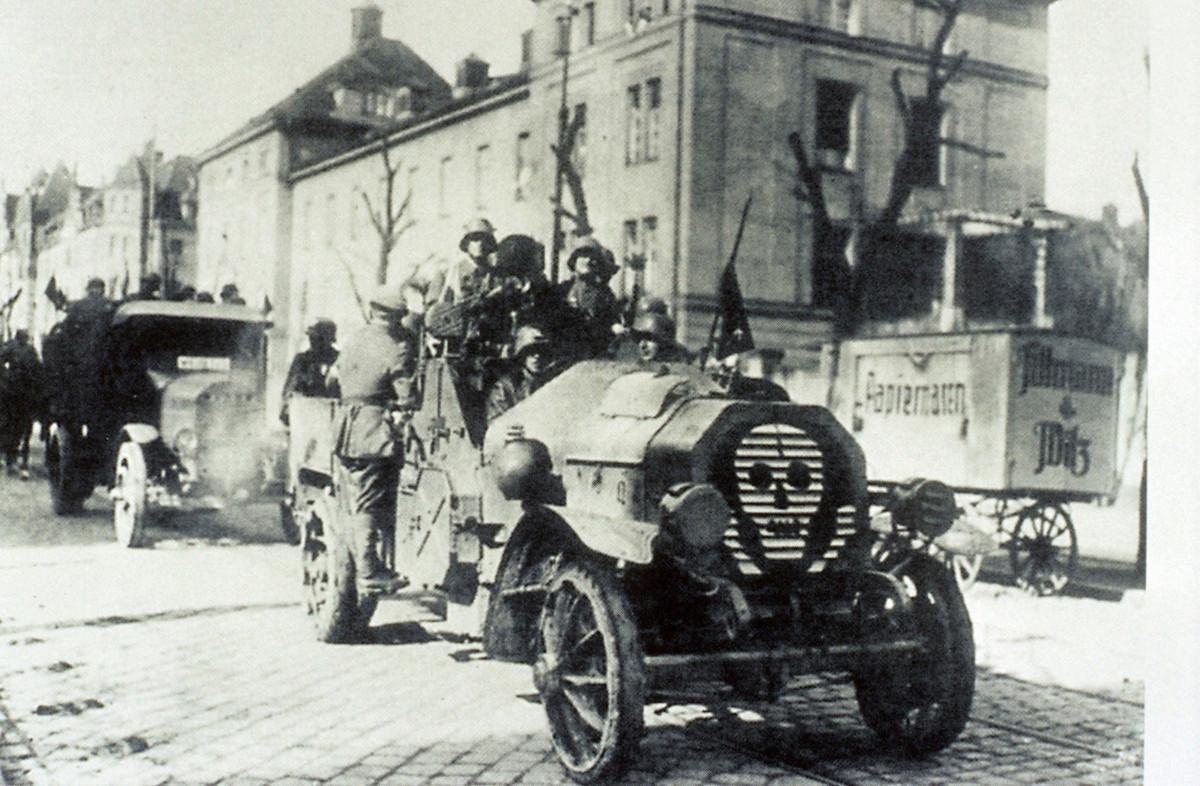 Freikorpsin sotilaita Berliinissä 1924.