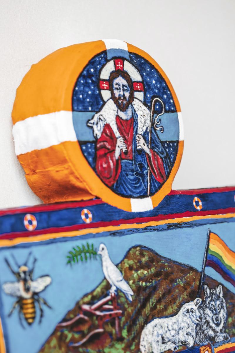 Pelastusrengas, jonka keskelle Jeesus on kuvattu hyvänä paimenena.