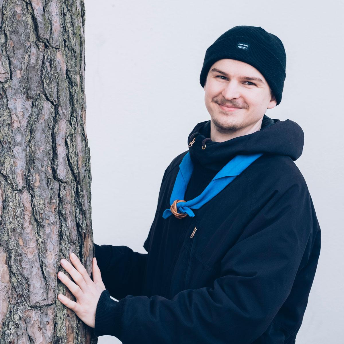 24-vuotias Eetu Koljonen on toiminut partiossa 17 vuotta, joista viimeiset pari vuotta Vartiovuoren Poikien lippukunnanjohtajana.