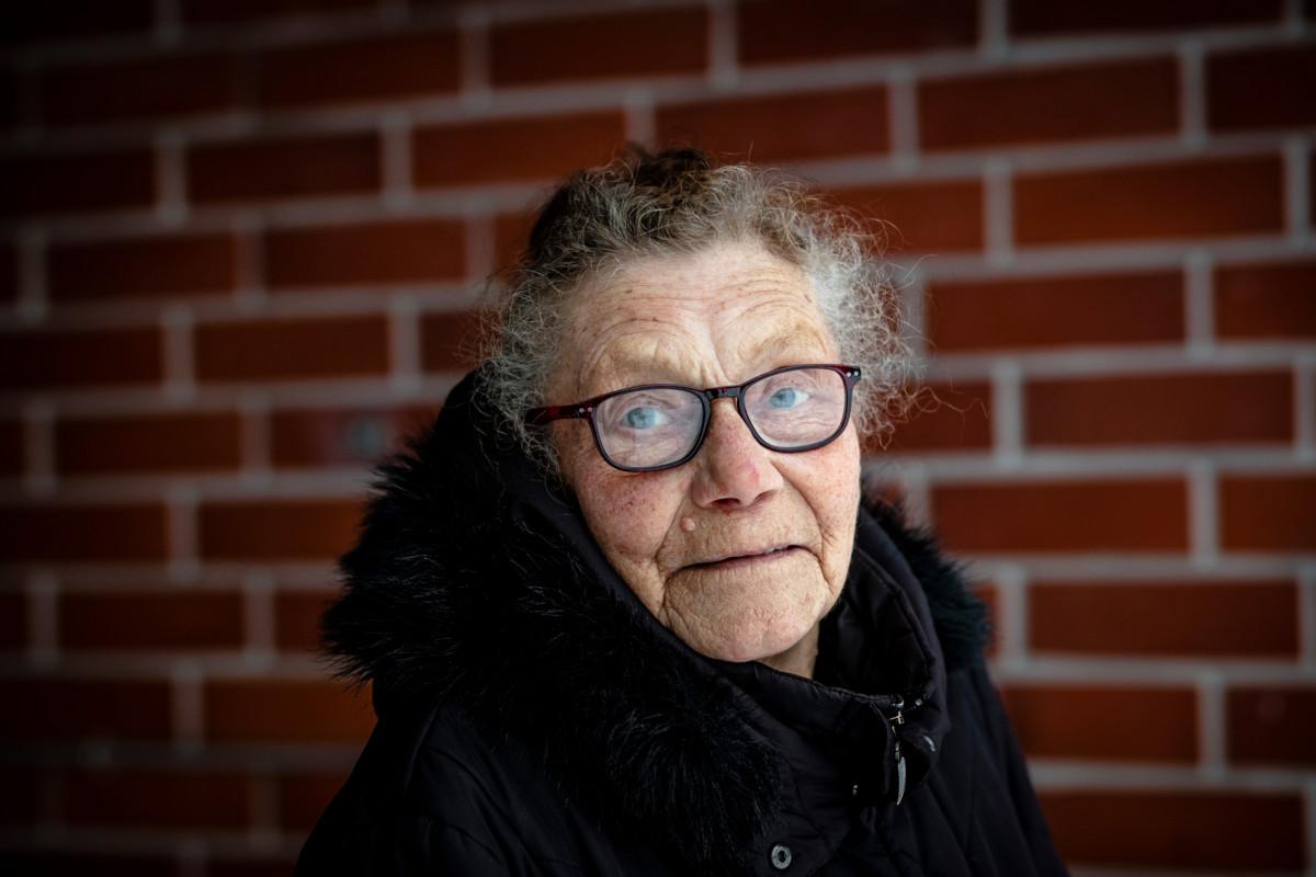 Vantaalla asuva Marja-Leena Jutila suunnitteli aktiivisia eläkevuosia, mutta vaikea sairaus romutti haaveet. Sairastuminen toi arkeen myös taloudellista niukkuutta.