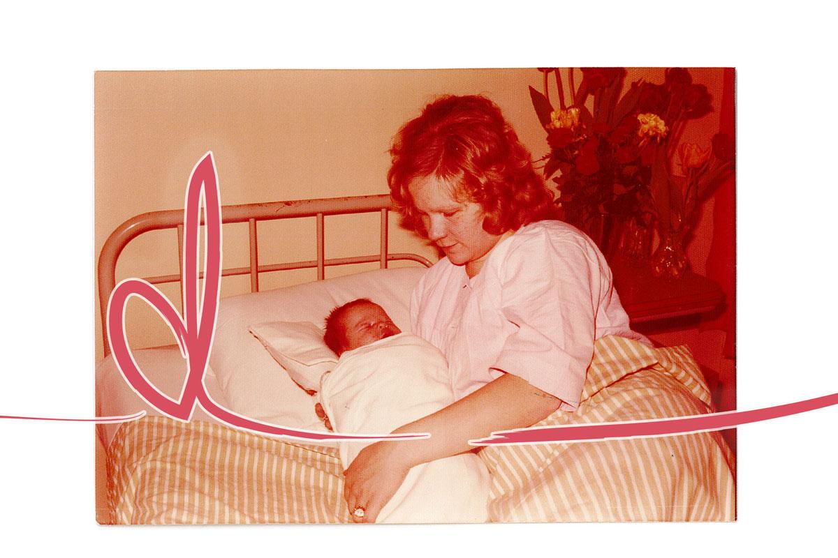 Äiti-Paula Tiina-tyttären kanssa vuonna 1976.