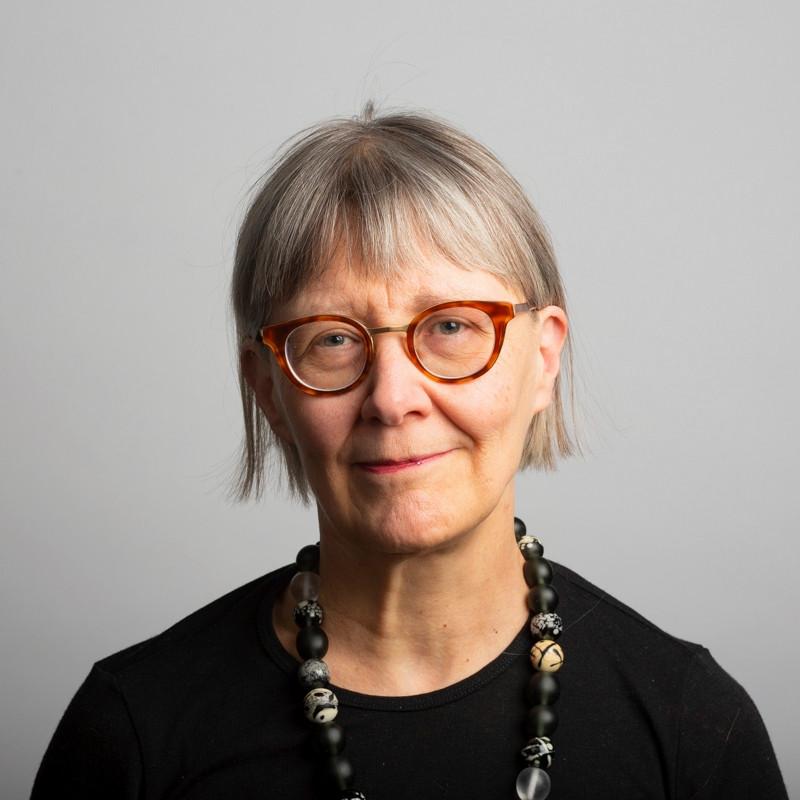 Jaana Hallamaa on Helsingin yliopiston sosiaalietiikan professori ja valtakunnallisen sosiaali- ja terveysalan eettisen neuvottelukunnan ETENE:n pitkäaikainen puheenjohtaja. Hän pitää nykyistä aborttilakia vanhentuneena.