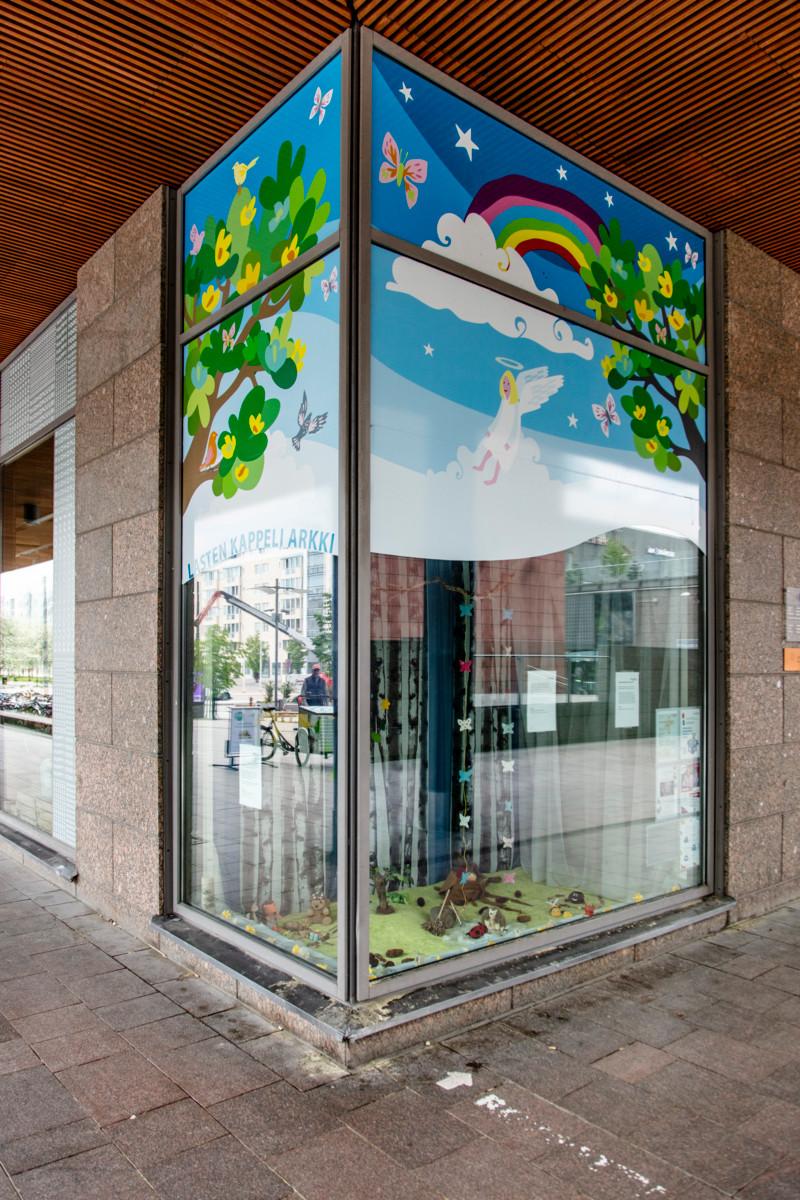 Kirkkoherra Kalervo Salon mukaan Sellon ratsutorin laidalla sijaitsevan lasten kappeli Arkin toiminnalle etsitään uusia tiloja.