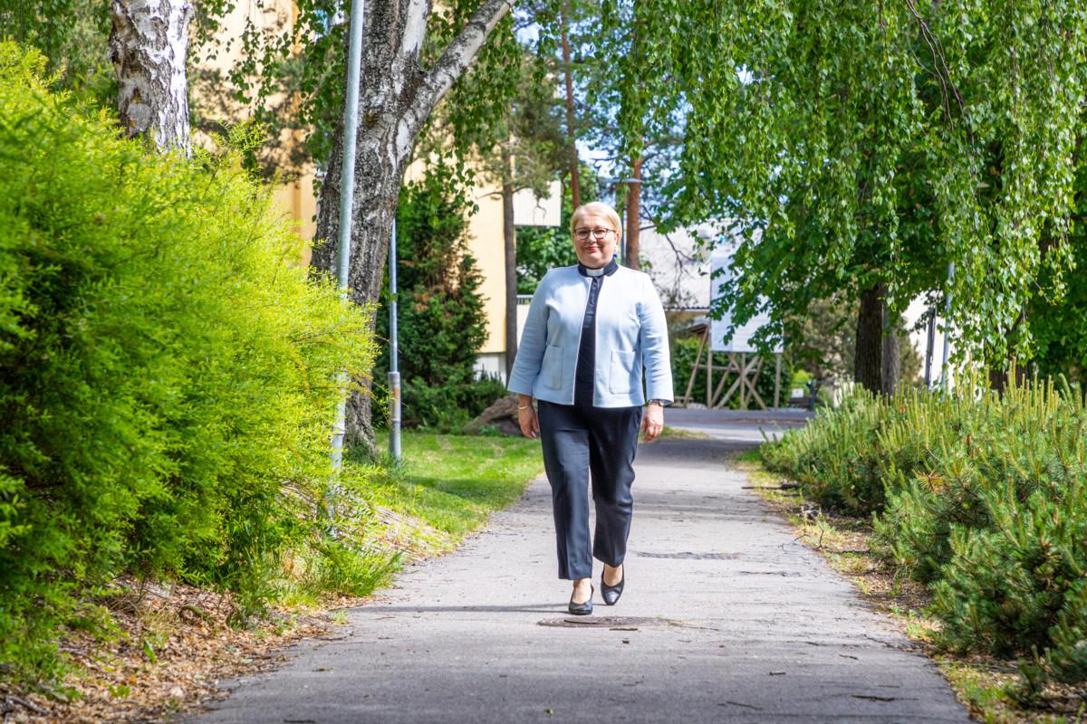 Pappisperheessä kasvanut Helaseppä on lapsesta saakka ollut tiiviisti mukana seurakunnan toiminnassa.