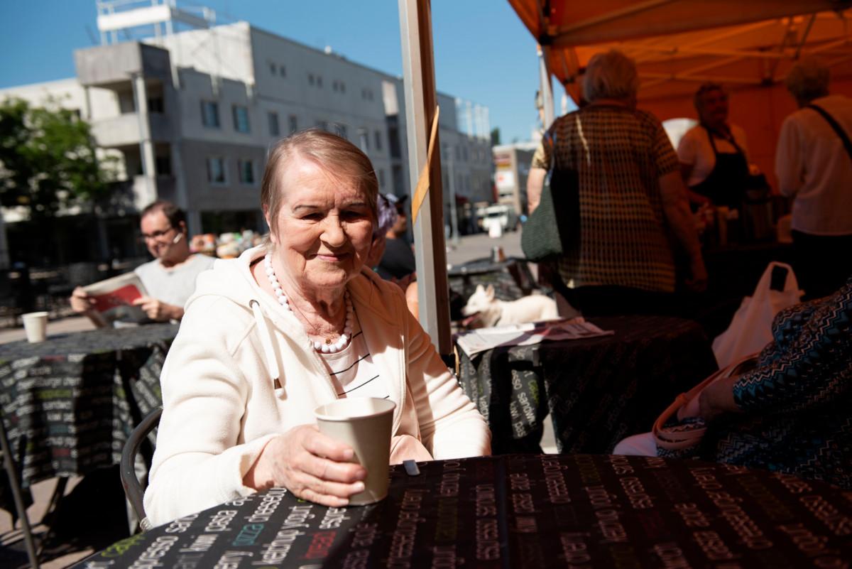 Paleface houkutteli paikalle myös Tellervo Kanervan. Kanerva tykkää asua Malmilla. Hänestä olisi mukavaa, jos Ylä-Malmin torilla järjestettäisiin tansseja. 