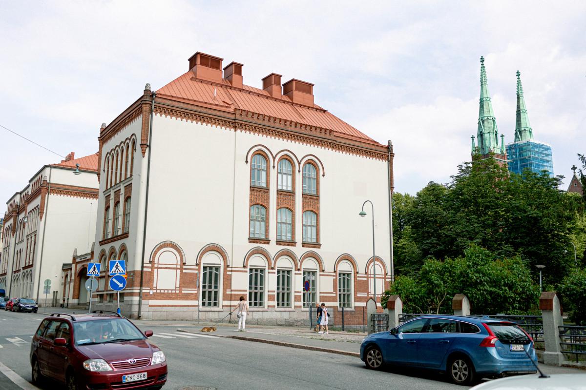 Helsingin Normaalilyseo toimi poikakouluna vuoteen 1971 asti.