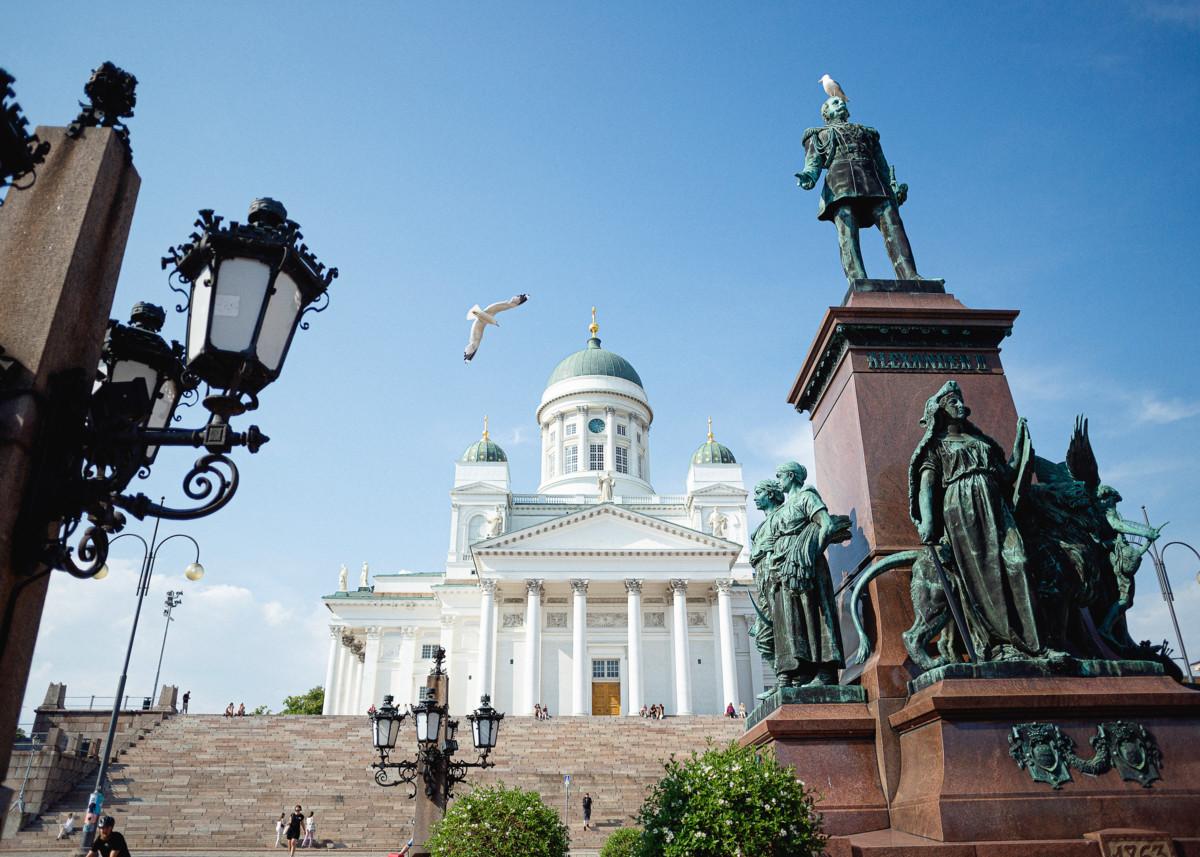 Helsingin Tuomiokirkko on stadin slangilla tapailtuna Buli tsyrkka.