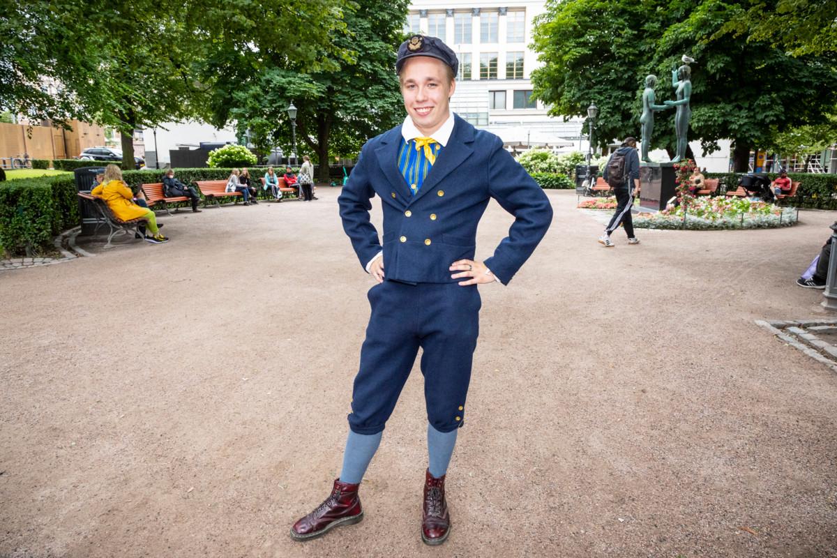 Aapo Toijonen on päässyt käyttämään Espoon miehen pukua viime vuoden aikana useita kertoja, koska hän on toiminut mallina kansallispukukuvauksissa. Lisäksi puku on ollut päällä Helsingin yliopiston hämäläisen osakunnan järjestämissä hämäläisjuhlissa. Kengät ja hattu eivät kuulu asuun.