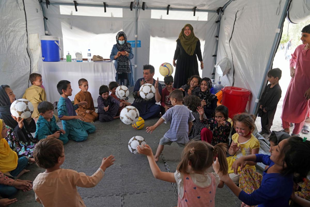 UNICEF on perustanut maan sisäisille pakolaisleireille lapsiystävällisiä tiloja, joissa leikkiä. Kuva: UNICEF