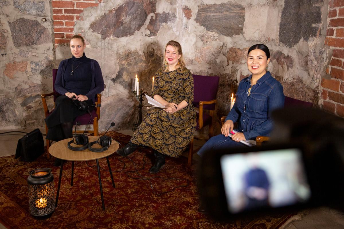 Keskusteluja kryptassa -sarja käynnistyi uudelleen 16.9.2021 Tuomiokirkon kryptassa.