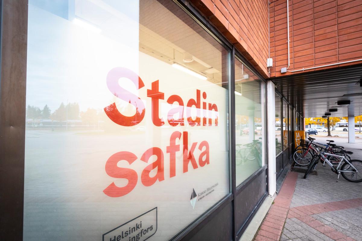 Stadin safkan hävikkiterminaali kuuluu laajaan verkostoon, jossa on 55 ruoka-avun jakajaa ja viitisenkymmentä lahjoittajaa: kauppoja, tukkuja ja tehtaita.