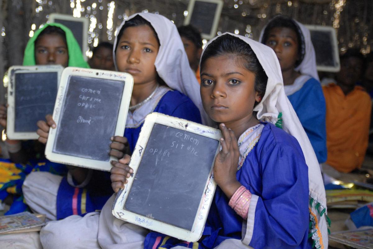 Ei uutta tenttiä. Suomen Lähetysseuran viime vuonna antamat vastaukset tasa-arvon toteutumisesta ja kirkon linjausten noudattamisesta riittivät Espoon seurakuntayhtymälle. Kuvassa pakistanilaisen koulun oppilaita. Kuva: Ari Vitikainen/ Suomen Lähetysseura