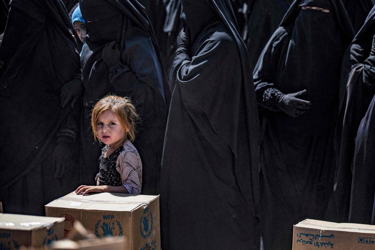 Kurdihallinnon ylläpitämällä al-Holin leirillä on yli 60 000 asukasta. Joukossa on paljon lapsia, jotka eivät ole koskaan eläneet normaalissa yhteiskunnassa. Kuva: AFP / Lehtikuva / Delil Souleiman