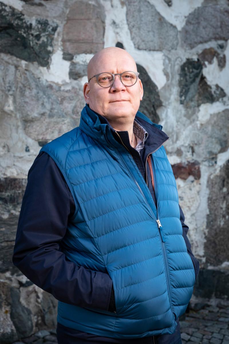 Espoon seurakuntien hautaustoimen päällikön Juha Ollillan mukaan jatkuvan kasvun periaate ei vie seurakunnilta kaikkia metsistä saatavia tuloja. Kuva: Esko Jämsä.