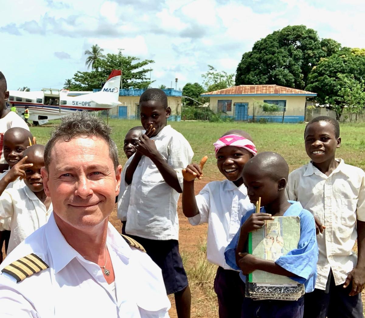 Lähetyslentäjä Roy Rissanen lentää nyt Liberiassa. Aiemmin ovat tulleet tutuksi Kenian, Mongolian ja Tansanian ilmatilat.