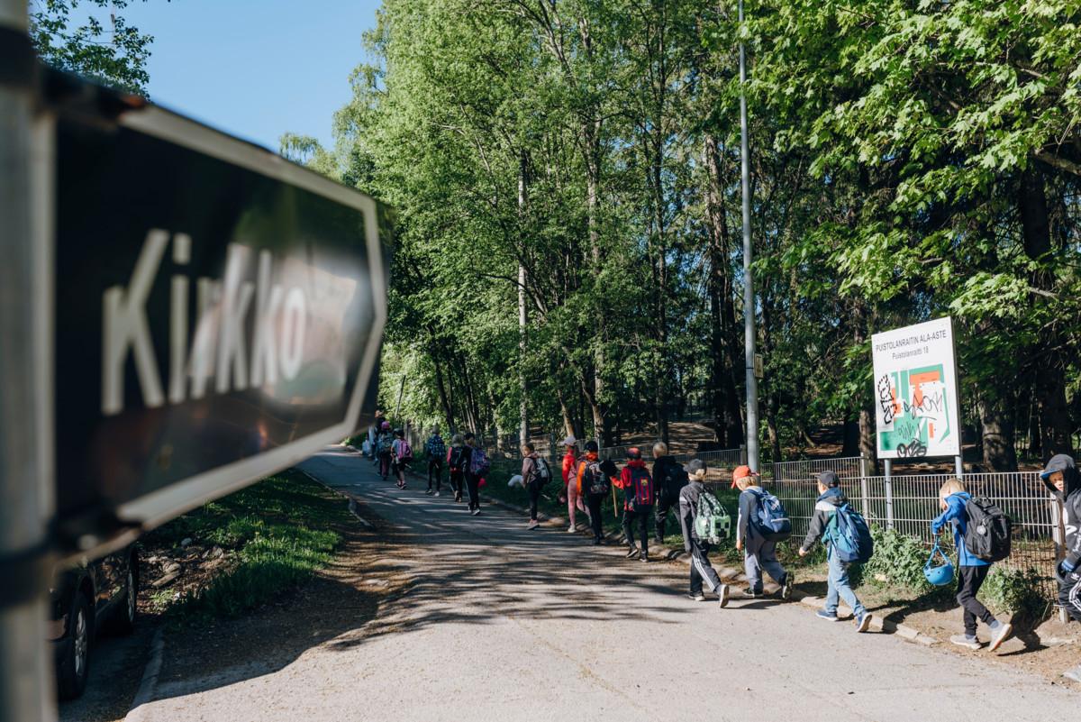 Koululaisille järjestettävät jumalanpalvelukset ovat uskonnonharjoitusta, kirkkotilassa järjestettävä koulun syys- tai kevätkauden päätösjuhla sen sijaan ei välttämättä sitä ole. Sisältö ratkaisee.