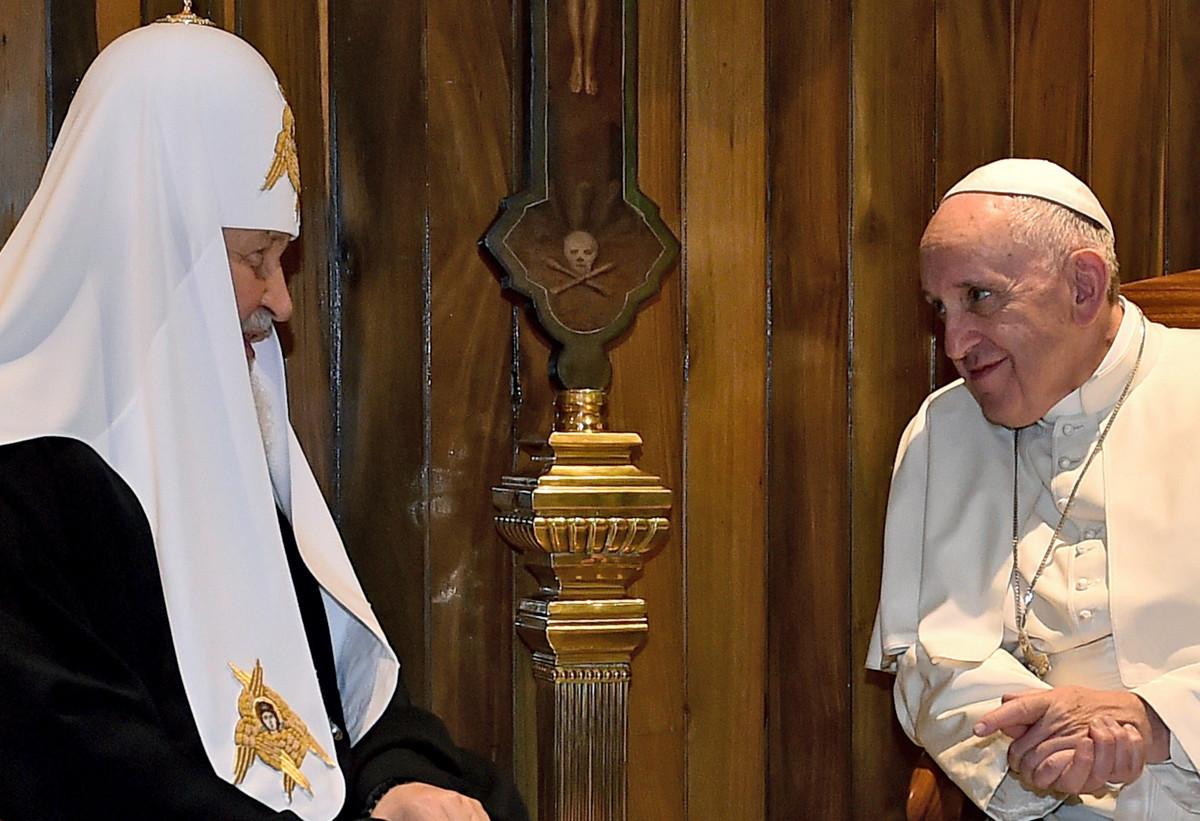 Moskovan patriarkka Kirill ja paavi Franciscus tapasivat Havannassa vuonna 2016. Nyt suunnitellaan uutta tapaamista.