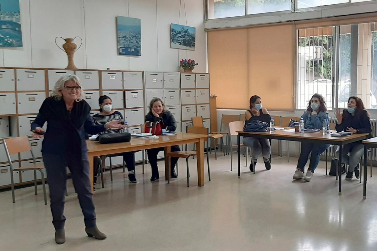 Yolande Bardaghi puhui opettajille lapsikeskeisestä opettamisesta joulukuun alussa. Keväällä koulutuksissa käsitellään etäopetusta, josta libanonilaisilla opettajilla onkin jo paljon kokemusta.